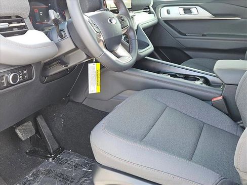 New 2026 Ford Explorer Active RWD image 13
