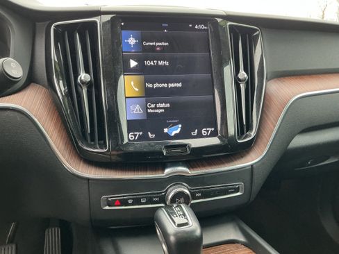 Used 2021 Volvo XC60 T5 Momentum w/ Premium Package AWD/4WD image 12