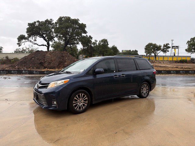 Used 2019 Toyota Sienna XLE w/ XLE Navigation Package FWD image 1