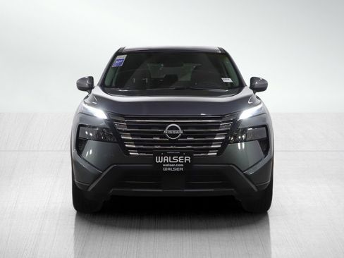 Used 2025 Nissan Rogue SV image 8