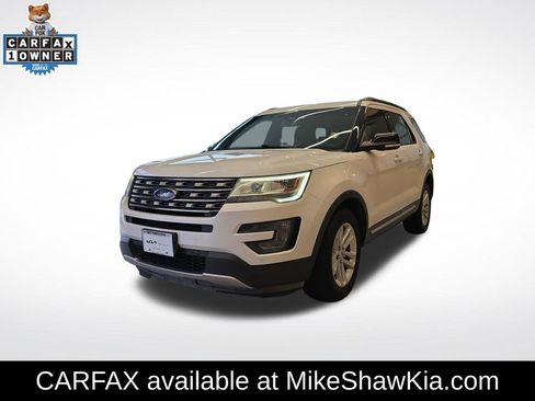 Used 2017 Ford Explorer XLT w/ Equipment Group 202A FWD image 1