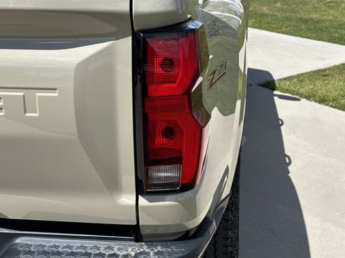 Used 2024 Chevrolet Colorado Z71 w/ Z71 Convenience Package 2 AWD/4WD image 12