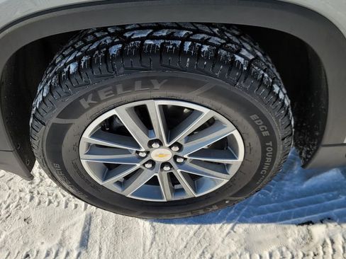 Used 2023 Chevrolet Traverse LT image 6