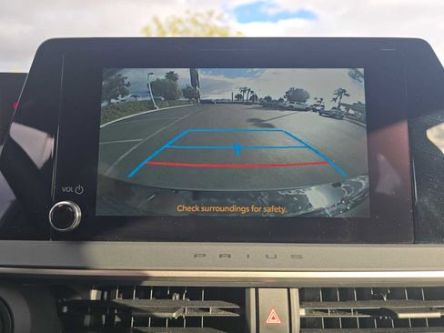 Used 2025 Toyota Prius XLE image 28