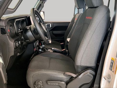 Used 2025 Jeep Wrangler Unlimited Rubicon AWD/4WD image 7