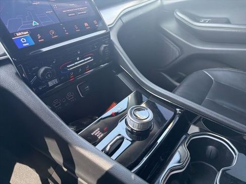 Used 2023 Jeep Grand Cherokee Limited w/ Black Appearance Package image 35