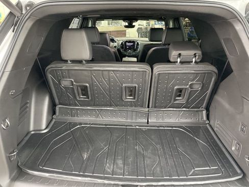 Used 2023 Chevrolet Traverse High Country image 9