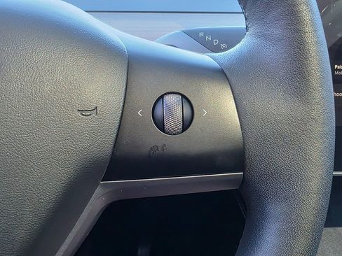 Used 2021 Tesla Model Y Long Range image 30