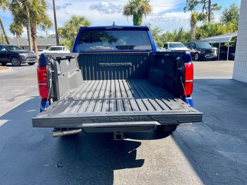 Used 2025 Toyota Tacoma TRD Sport AWD/4WD image 5