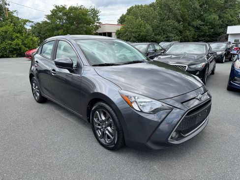 Used 2020 Toyota Yaris LE FWD image 3