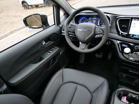 New 2026 Chrysler Pacifica Select w/ S Appearance Package image 9