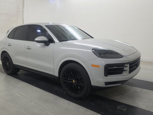 Used 2024 Porsche Cayenne w/ Premium Package Plus (PFM) AWD/4WD image 1
