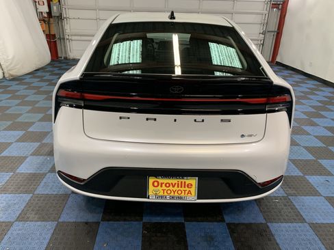 New 2026 Toyota Prius LE image 4