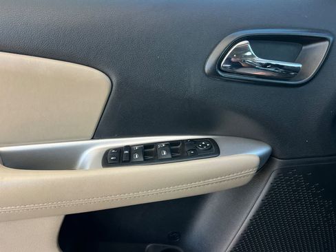 Used 2015 Dodge Journey SXT w/ Flexible Seating Group image 15