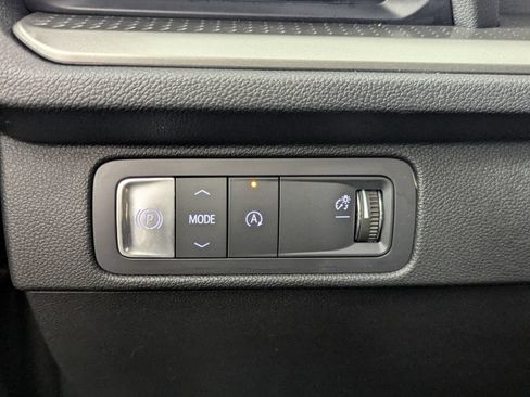 Used 2025 Chevrolet Traverse LT w/ LPO, Floor Liner Package FWD image 13