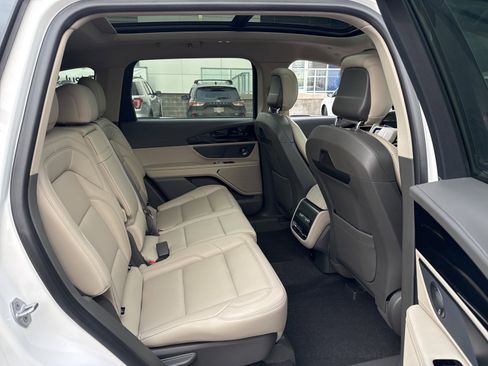 Used 2024 Lincoln Nautilus Premier w/ Equipment Group 102A image 10