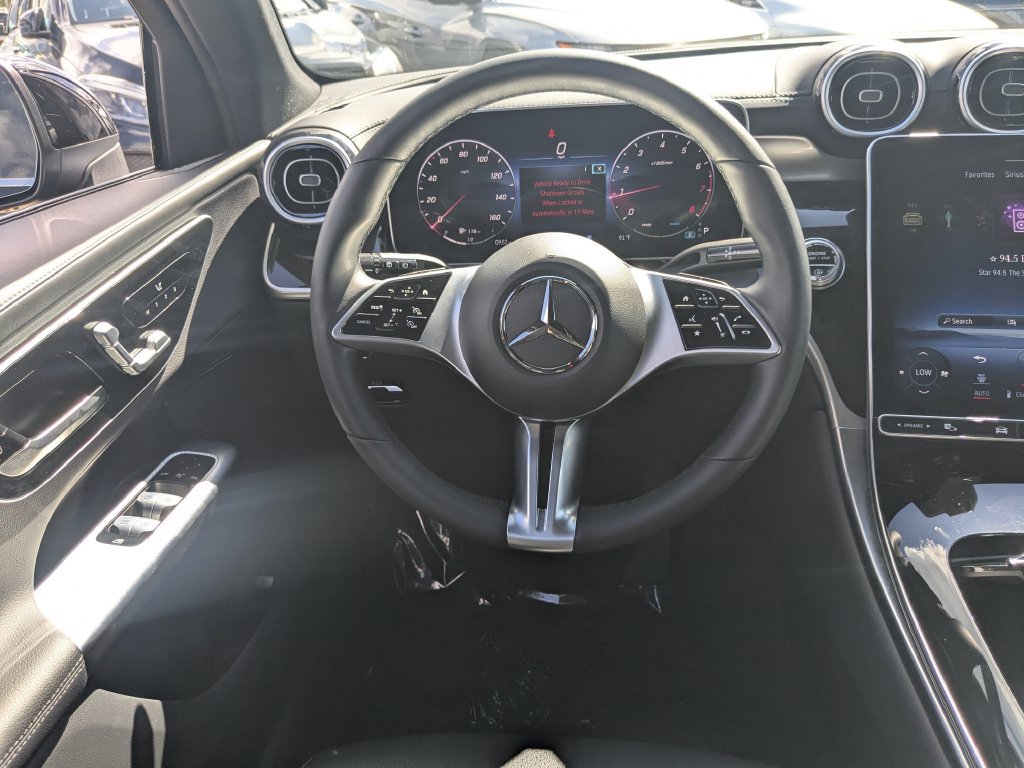 Used 2023 Mercedes-Benz GLC 300 4MATIC image 3
