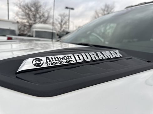 Used 2024 Chevrolet Silverado 3500 LT w/ Convenience Package image 9