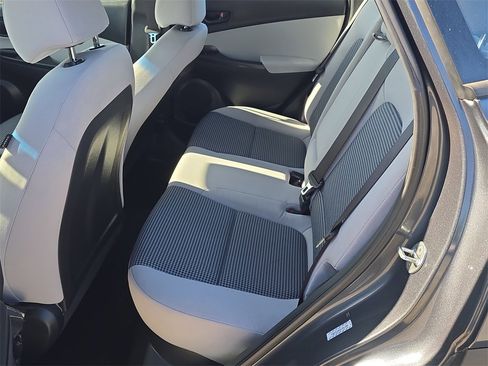 Used 2023 Hyundai Kona SE image 18