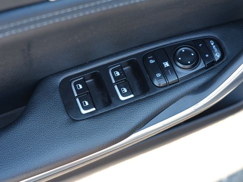 Used 2022 Kia Stinger GT1 AWD/4WD image 16