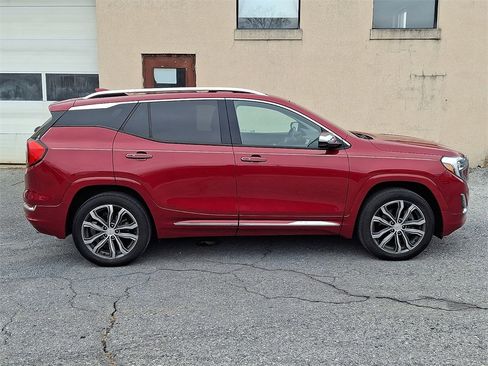 Used 2019 GMC Terrain Denali w/ Advanced Safety Package image 7