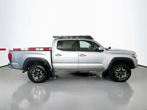 Used 2017 Toyota Tacoma TRD Off-Road w/ Tow Package (A/T) AWD/4WD image 8