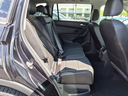 Used 2018 Volkswagen Tiguan SEL AWD/4WD image 54