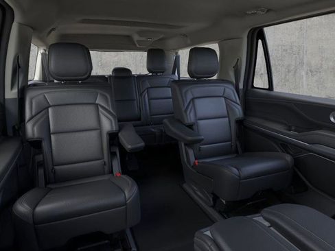 New 2026 Lincoln Navigator L Premier AWD/4WD image 11