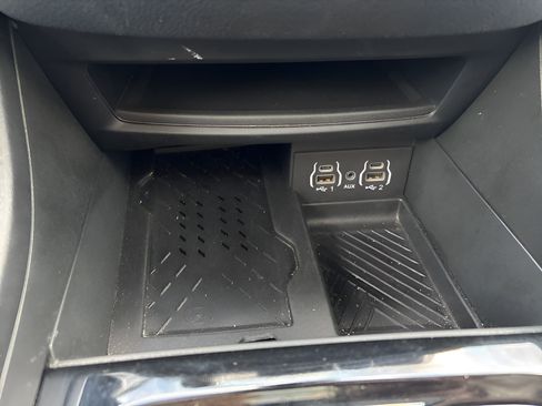 Used 2025 Chrysler Pacifica Limited FWD image 52