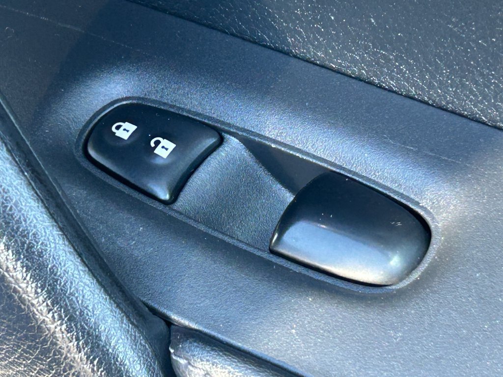 Used 2021 Nissan Rogue Sport S AWD/4WD image 32