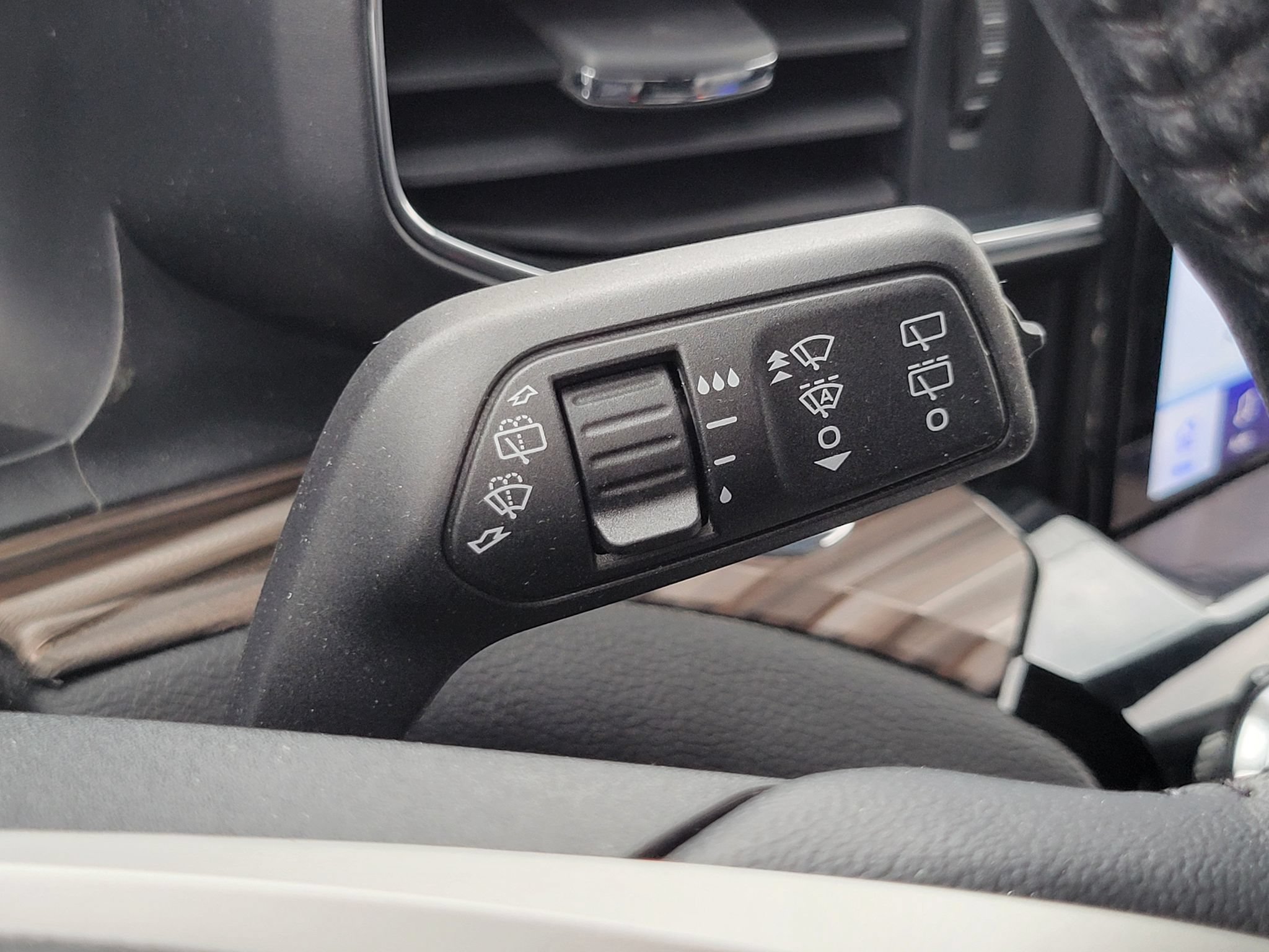 Certified 2023 Ford Explorer Limited w/ Limited Technology Package AWD/4WD image 19
