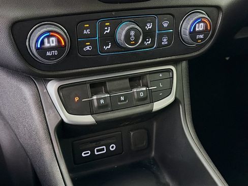 Used 2024 GMC Terrain SLT w/ Elevation Edition FWD image 20