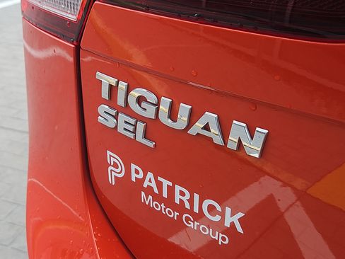 Used 2018 Volkswagen Tiguan SEL AWD/4WD image 5