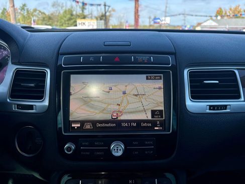 Used 2015 Volkswagen Touareg VR6 image 35