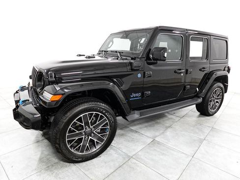 Used 2023 Jeep Wrangler Unlimited Sahara AWD/4WD image 4