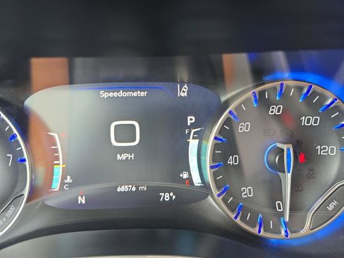 Used 2023 Chrysler Pacifica Touring-L FWD image 27