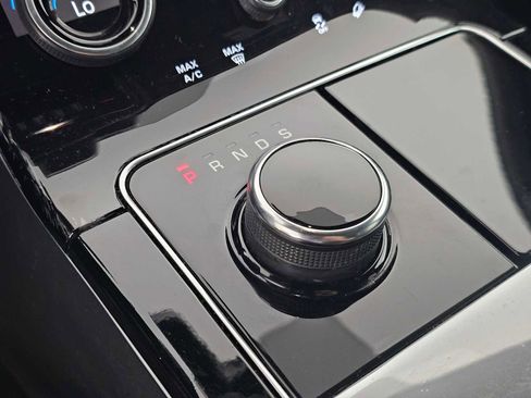 Used 2018 Land Rover Range Rover Velar R-Dynamic SE AWD/4WD image 31