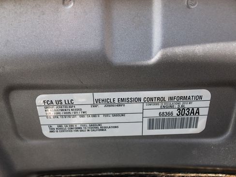 Used 2018 Chrysler Pacifica Touring-L image 27