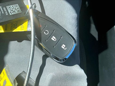 Used 2026 Chevrolet Equinox LT FWD image 12