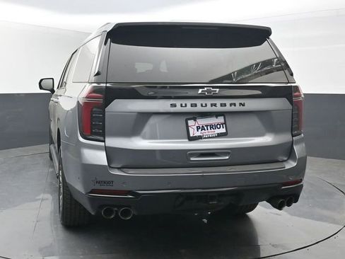 Used 2025 Chevrolet Suburban Z71 image 4