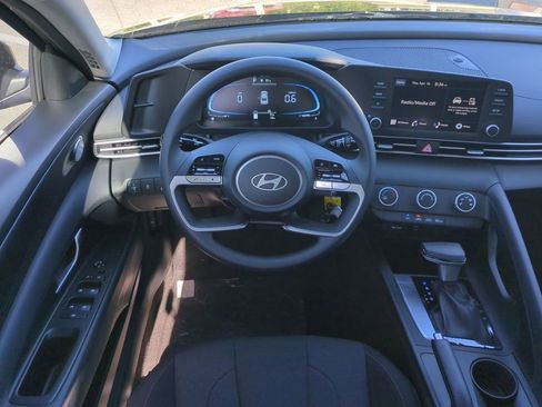 New 2026 Hyundai Elantra SE FWD image 17