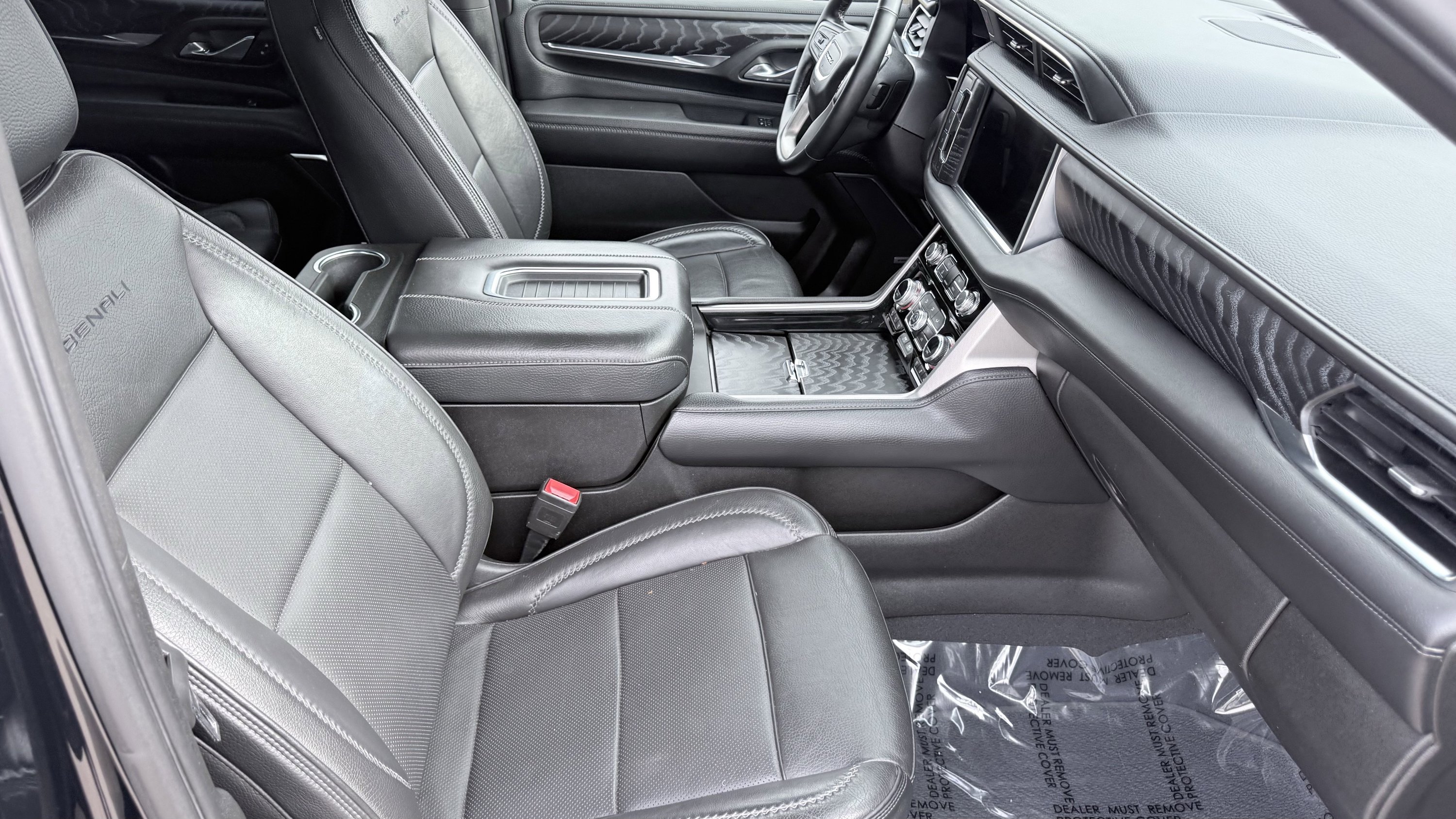Used 2023 GMC Yukon Denali RWD image 43
