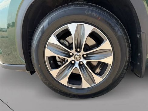 Used 2023 Toyota Highlander XLE FWD image 9