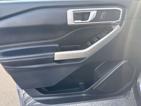 Used 2021 Ford Explorer XLT image 16