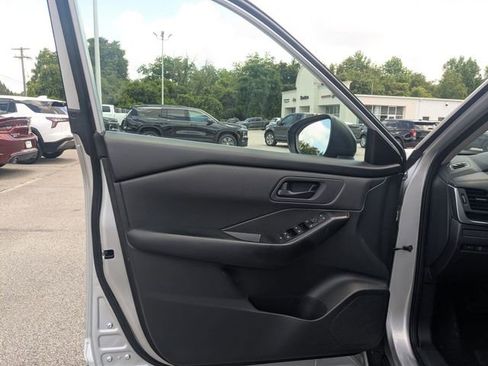 Used 2024 Nissan Rogue S FWD image 10