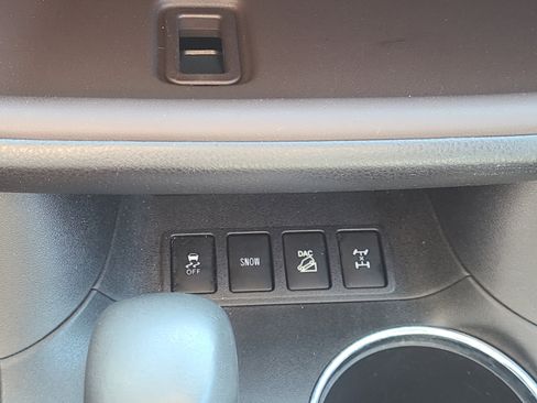 Used 2017 Toyota Highlander LE image 30