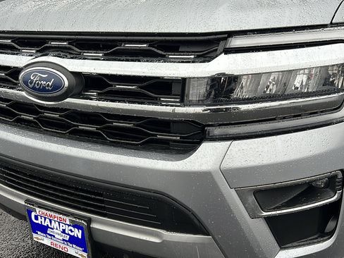 Used 2024 Ford Expedition Limited AWD/4WD image 8