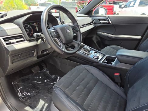 Used 2024 Mitsubishi Outlander SE Black Edition FWD image 31