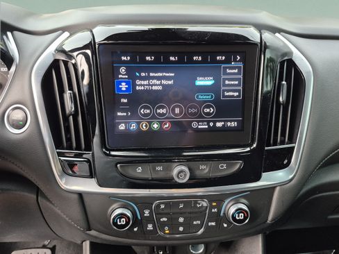 Used 2023 Chevrolet Traverse LT FWD image 25