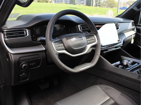 New 2026 Jeep Grand Wagoneer Limited AWD/4WD image 12
